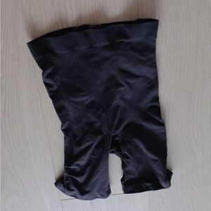 Women’s tummy and butt shapewear